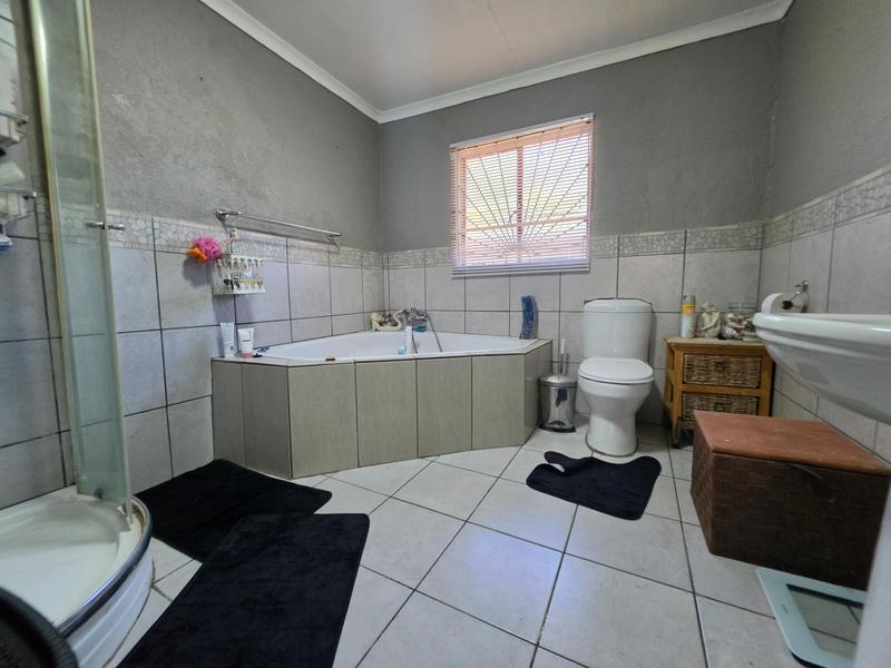 3 Bedroom Property for Sale in Albertsdal Gauteng