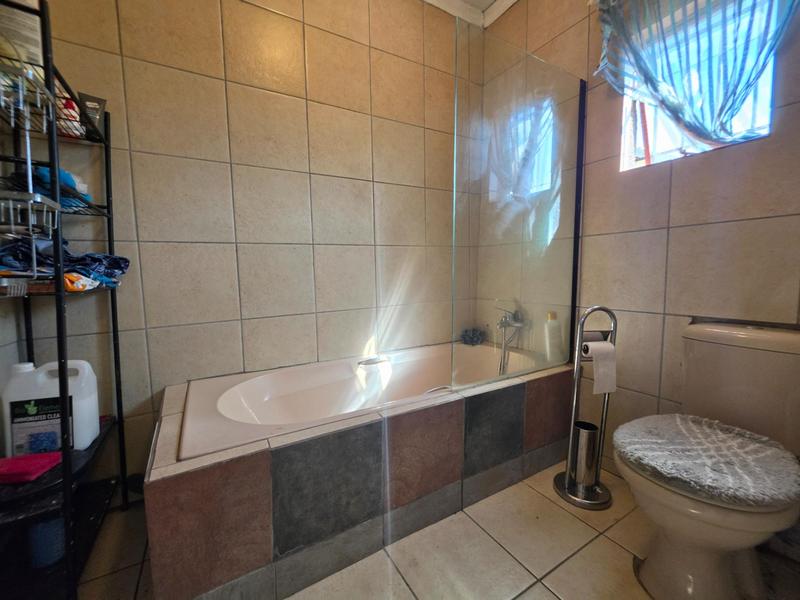3 Bedroom Property for Sale in Albertsdal Gauteng