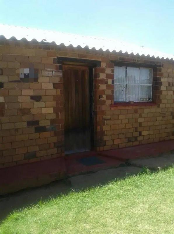 2 Bedroom Property for Sale in Emdeni Gauteng