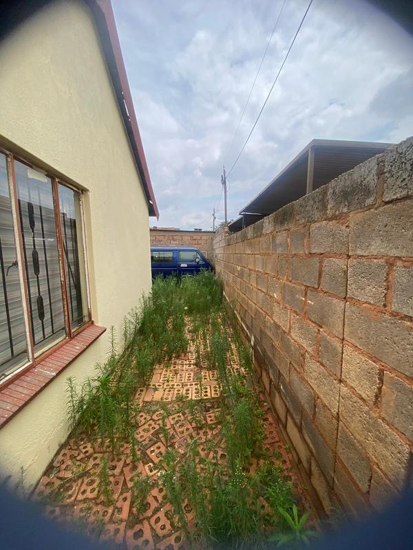 2 Bedroom Property for Sale in Protea Glen Gauteng