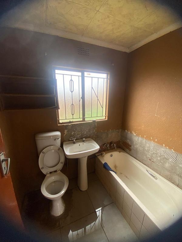 2 Bedroom Property for Sale in Protea Glen Gauteng