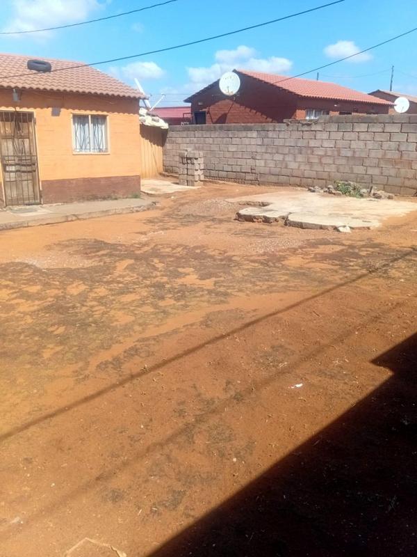 2 Bedroom Property for Sale in Mohlakeng Gauteng