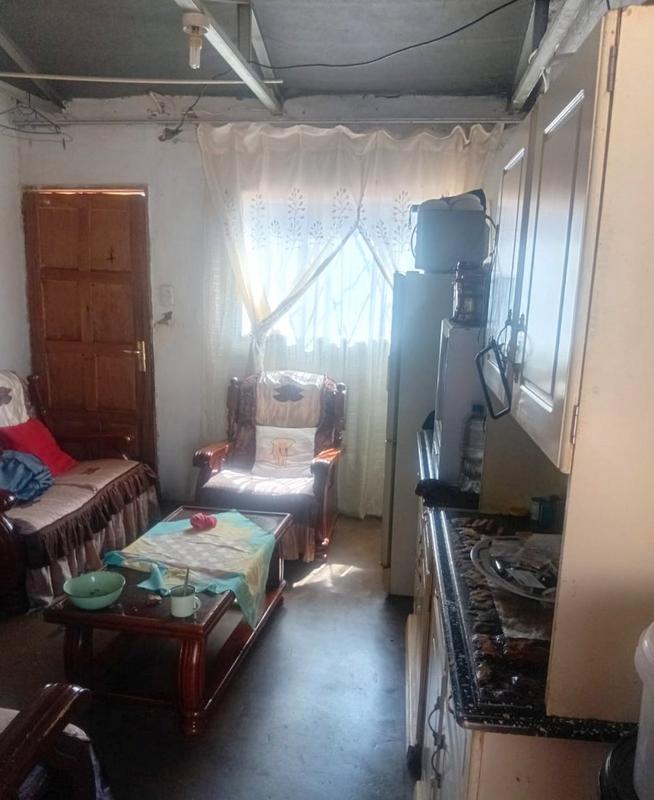2 Bedroom Property for Sale in Mohlakeng Gauteng