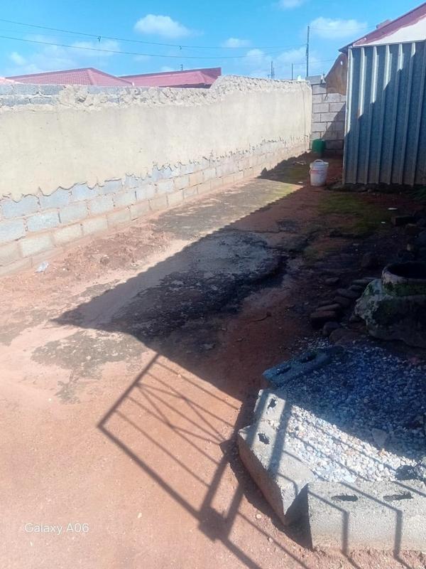 2 Bedroom Property for Sale in Mohlakeng Gauteng