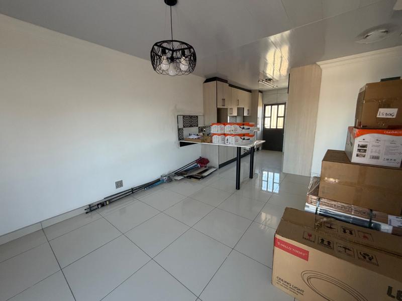 To Let 2 Bedroom Property for Rent in Erasmia Gauteng