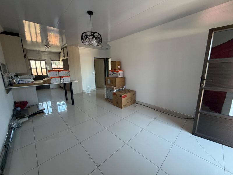 To Let 2 Bedroom Property for Rent in Erasmia Gauteng