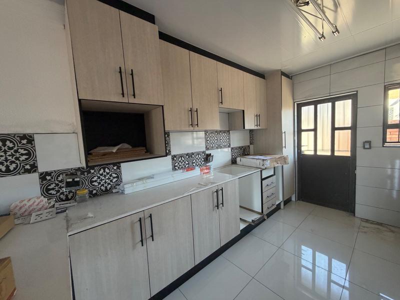 To Let 2 Bedroom Property for Rent in Erasmia Gauteng