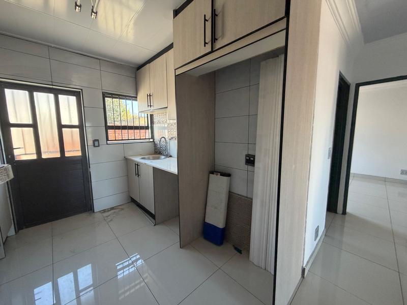 To Let 2 Bedroom Property for Rent in Erasmia Gauteng