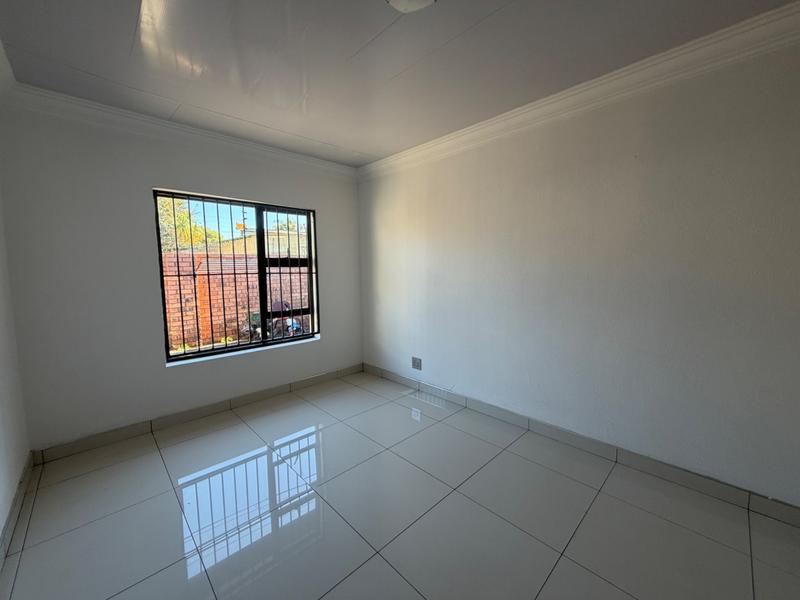To Let 2 Bedroom Property for Rent in Erasmia Gauteng