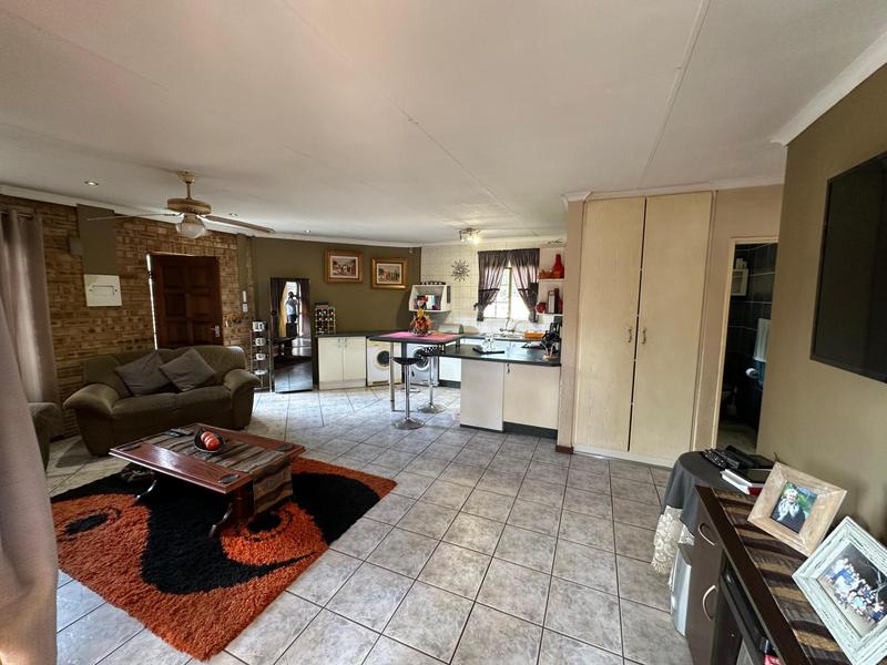 2 Bedroom Property for Sale in Albemarle Gauteng