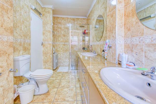 3 Bedroom Property for Sale in Glenvista Gauteng