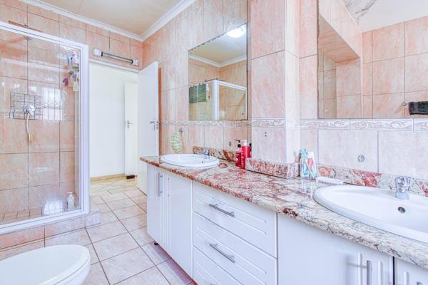 3 Bedroom Property for Sale in Glenvista Gauteng