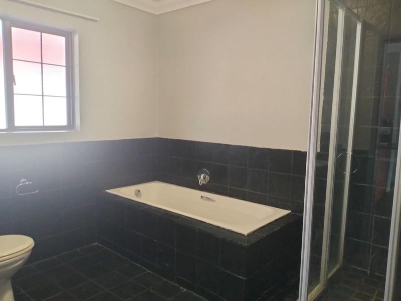 1 Bedroom Property for Sale in Erand Gardens Gauteng
