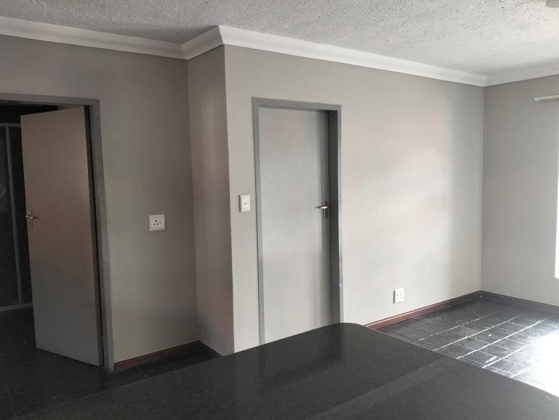 1 Bedroom Property for Sale in Erand Gardens Gauteng