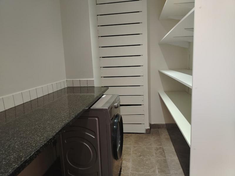 To Let 4 Bedroom Property for Rent in Sandown Gauteng
