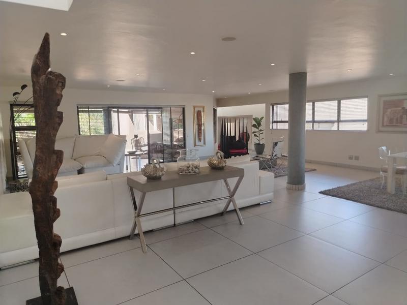 To Let 4 Bedroom Property for Rent in Sandown Gauteng