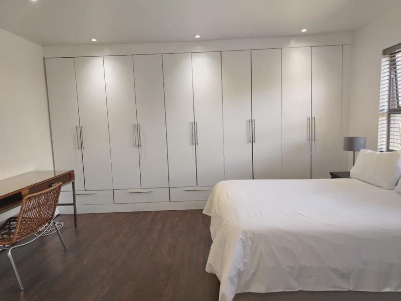 To Let 4 Bedroom Property for Rent in Sandown Gauteng