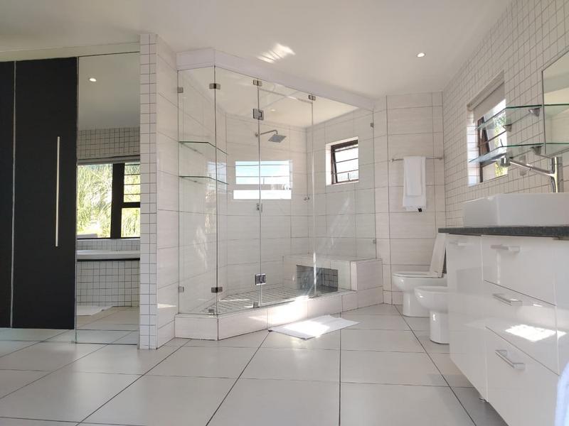 To Let 4 Bedroom Property for Rent in Sandown Gauteng