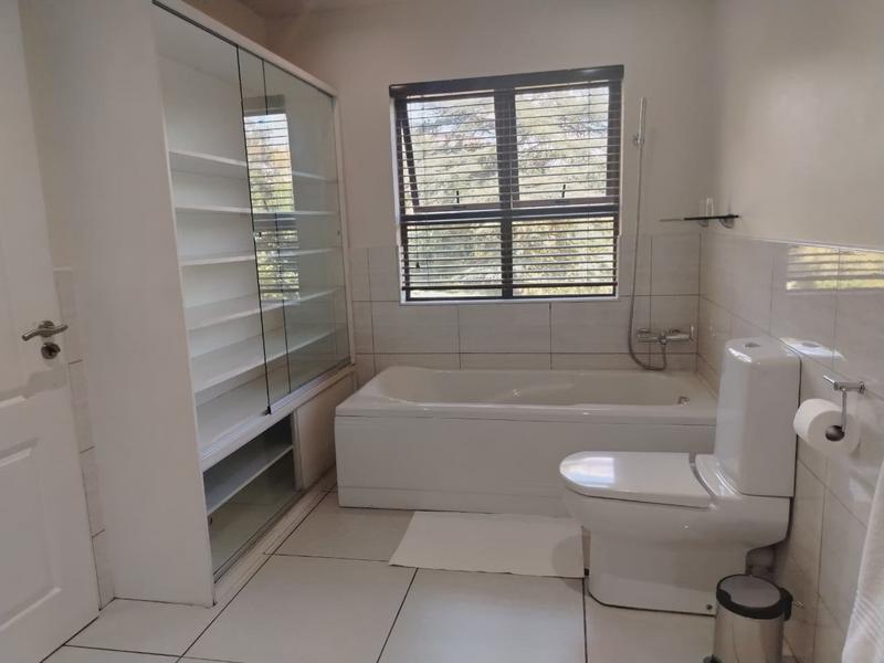 To Let 4 Bedroom Property for Rent in Sandown Gauteng