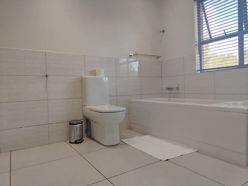 To Let 4 Bedroom Property for Rent in Sandown Gauteng