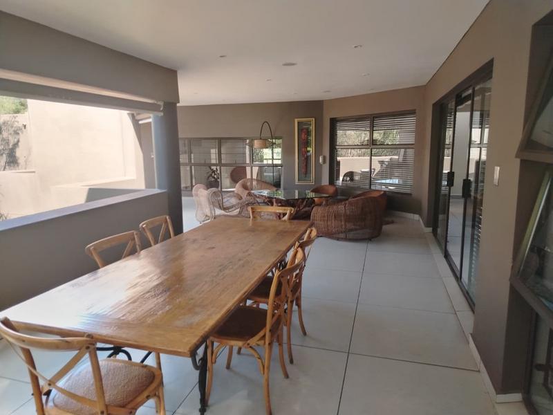To Let 4 Bedroom Property for Rent in Sandown Gauteng