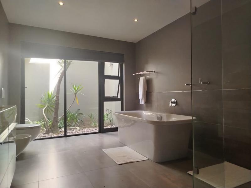 To Let 2 Bedroom Property for Rent in Sandown Gauteng