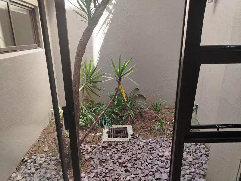 To Let 2 Bedroom Property for Rent in Sandown Gauteng