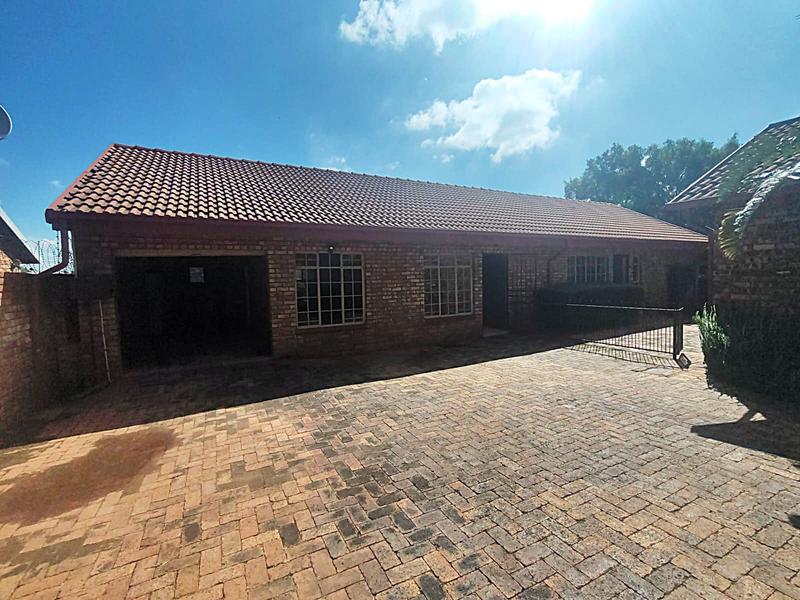 To Let 3 Bedroom Property for Rent in Zwartkop Gauteng