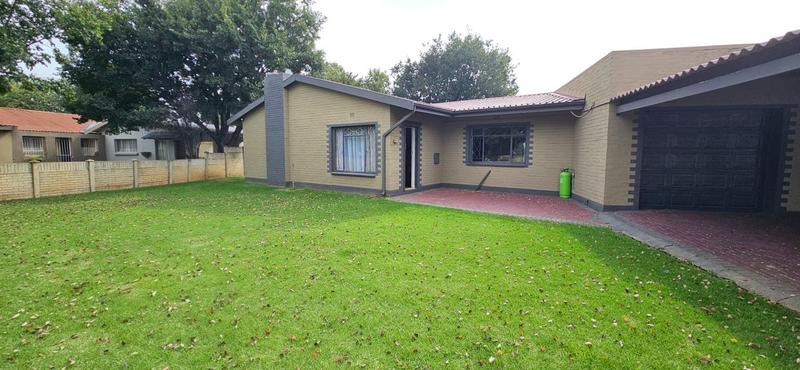 4 Bedroom Property for Sale in Three Rivers Gauteng