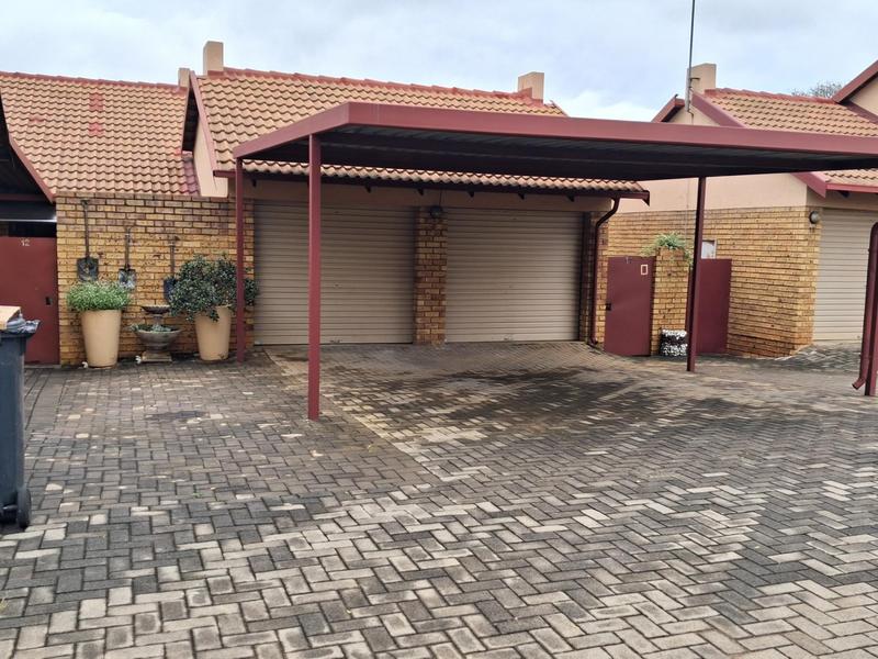 2 Bedroom Property for Sale in Magalieskruin Gauteng
