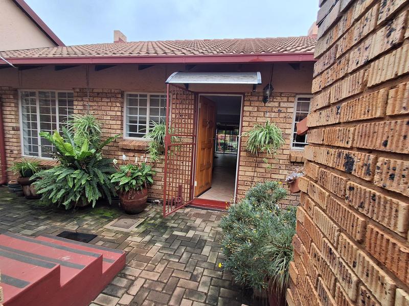 2 Bedroom Property for Sale in Magalieskruin Gauteng