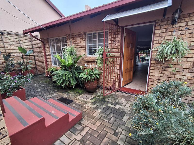 2 Bedroom Property for Sale in Magalieskruin Gauteng