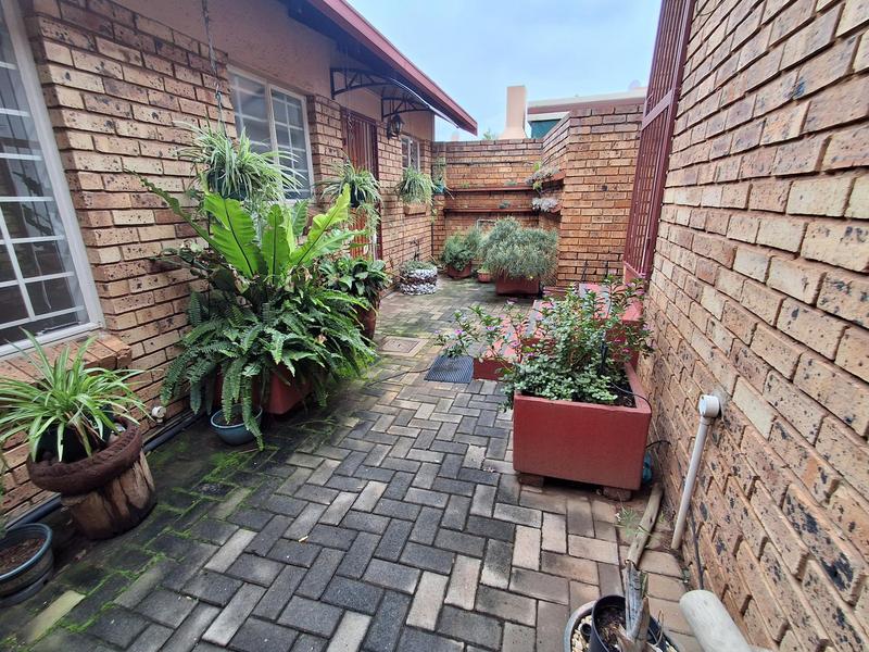 2 Bedroom Property for Sale in Magalieskruin Gauteng