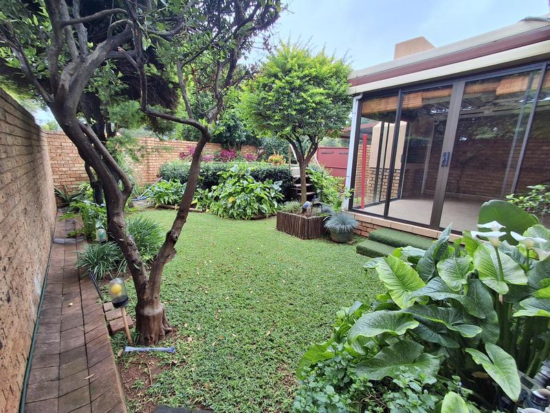 2 Bedroom Property for Sale in Magalieskruin Gauteng