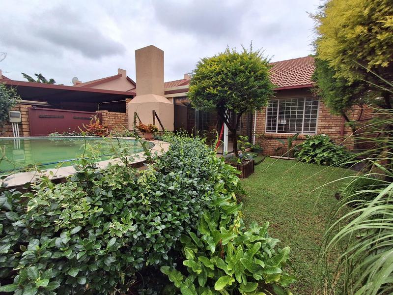 2 Bedroom Property for Sale in Magalieskruin Gauteng