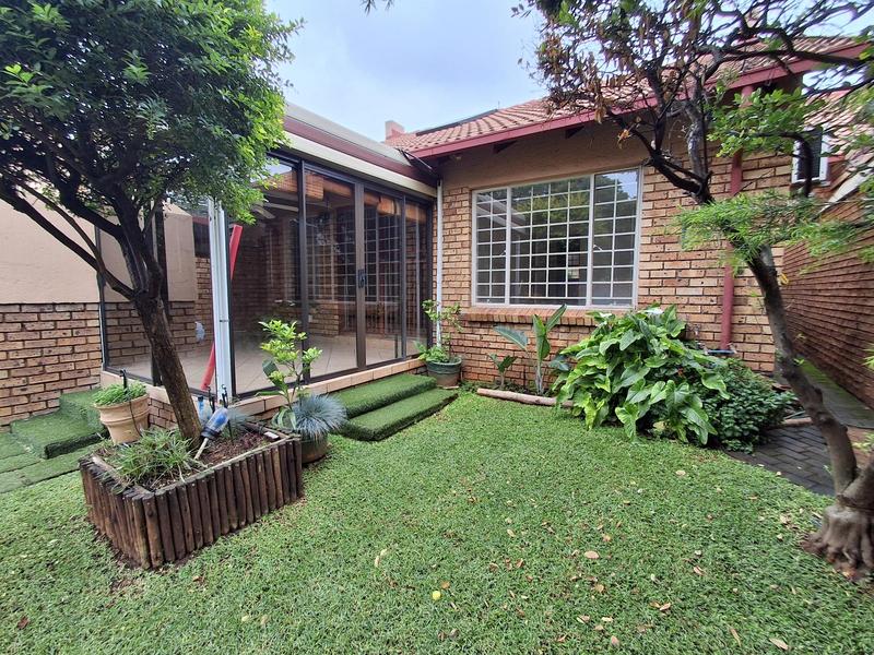 2 Bedroom Property for Sale in Magalieskruin Gauteng