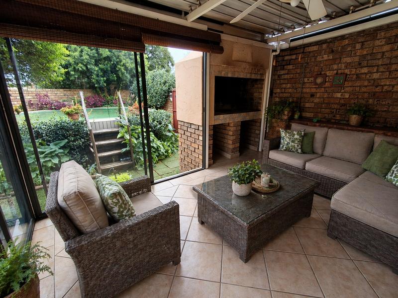 2 Bedroom Property for Sale in Magalieskruin Gauteng