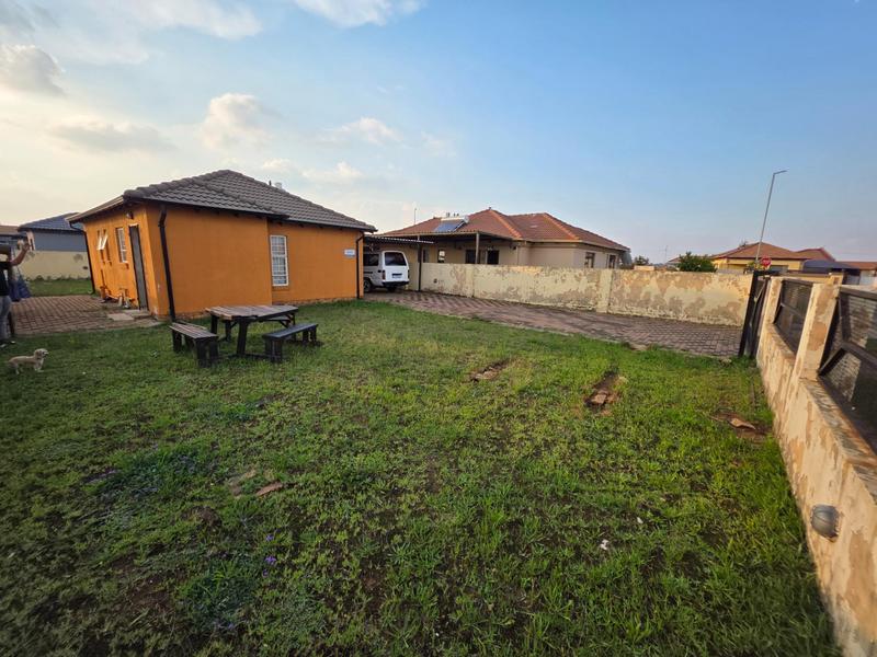 2 Bedroom Property for Sale in Crystal Park Gauteng
