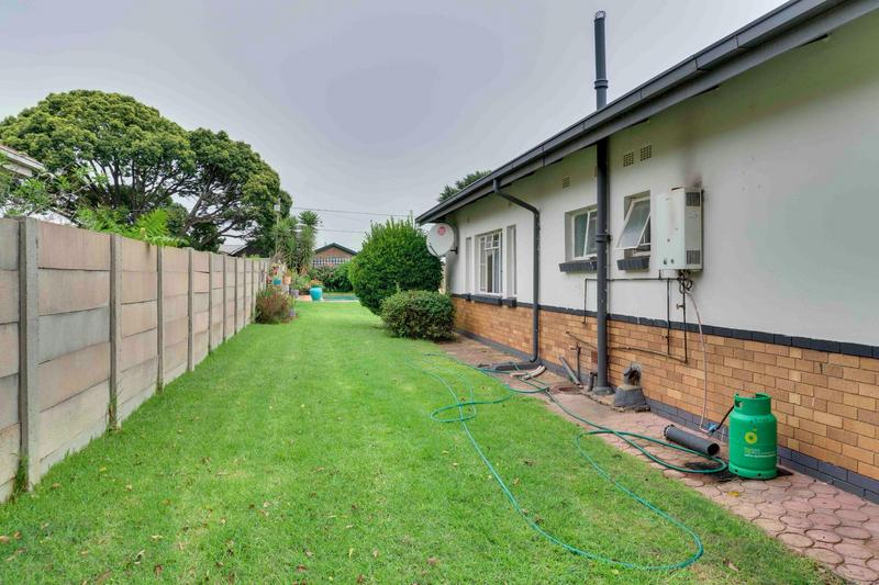 4 Bedroom Property for Sale in Witpoortjie Gauteng