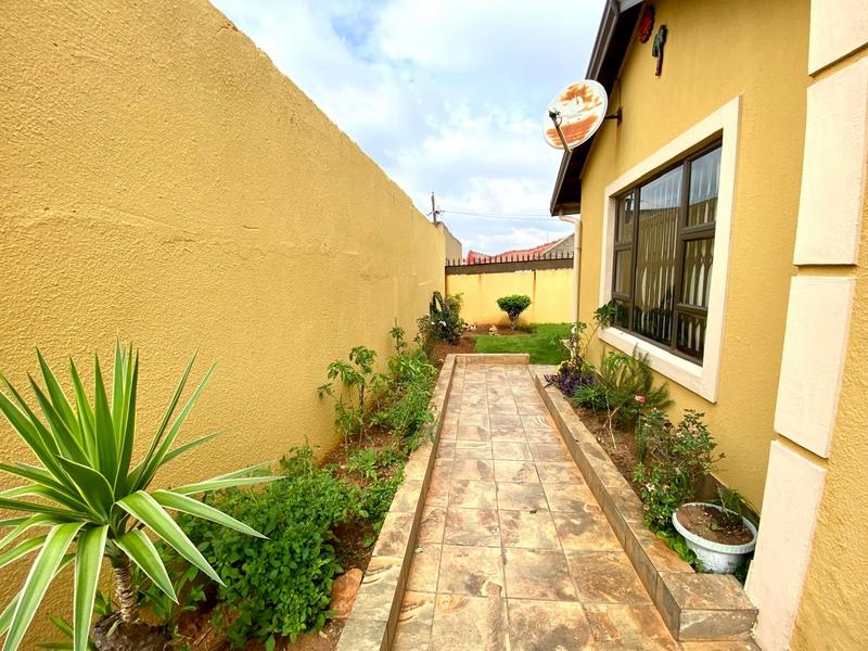 3 Bedroom Property for Sale in Zondi Gauteng