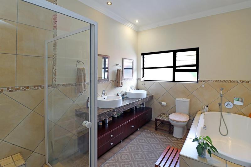 4 Bedroom Property for Sale in Amberfield Manor Gauteng