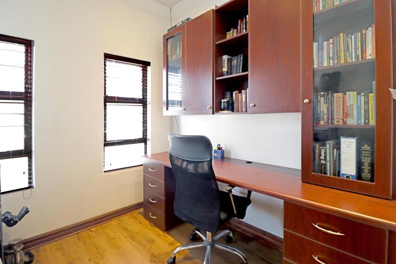 4 Bedroom Property for Sale in Amberfield Manor Gauteng