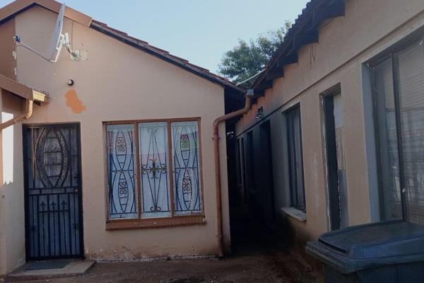 6 Bedroom Property for Sale in Leachville Ext 3 Gauteng