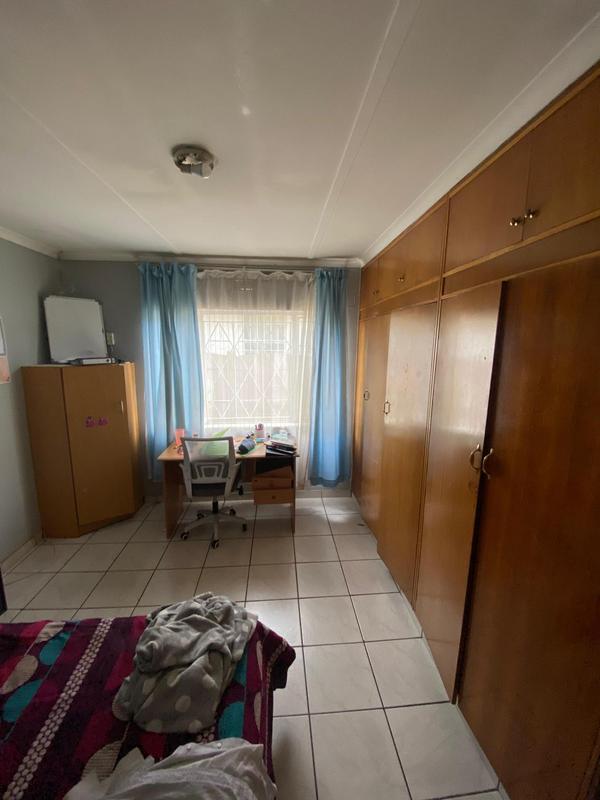 4 Bedroom Property for Sale in Dunnottar Gauteng