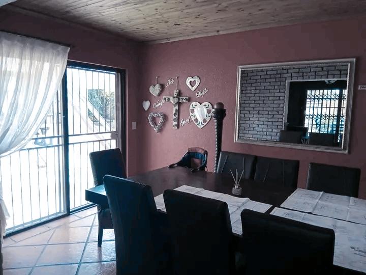 5 Bedroom Property for Sale in Geduld Gauteng