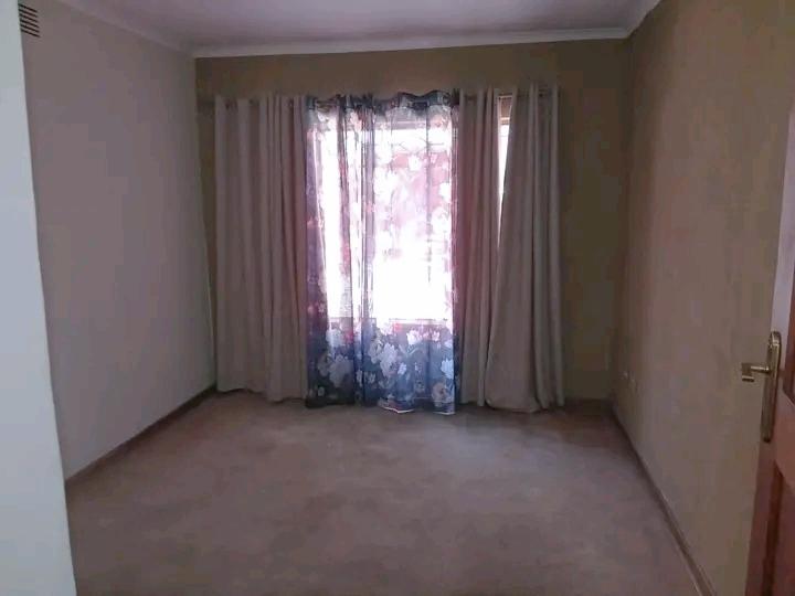 5 Bedroom Property for Sale in Geduld Gauteng