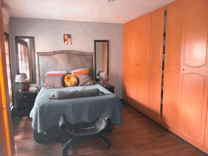 5 Bedroom Property for Sale in Geduld Gauteng