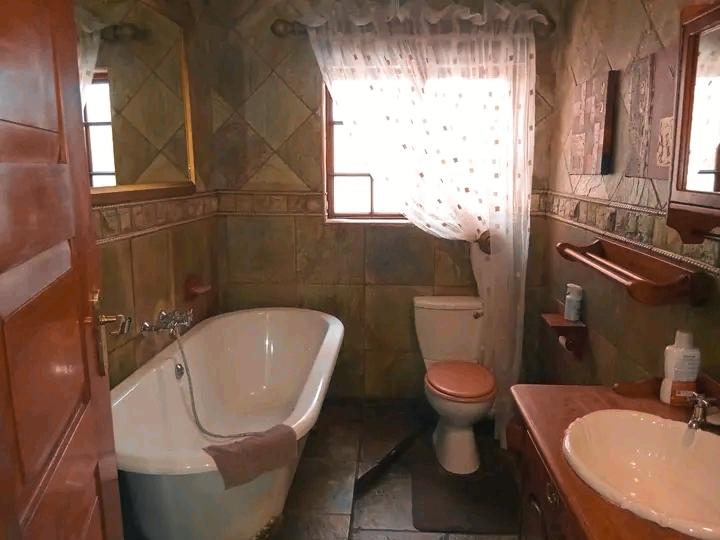 5 Bedroom Property for Sale in Geduld Gauteng