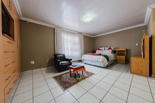 5 Bedroom Property for Sale in Ormonde Gauteng
