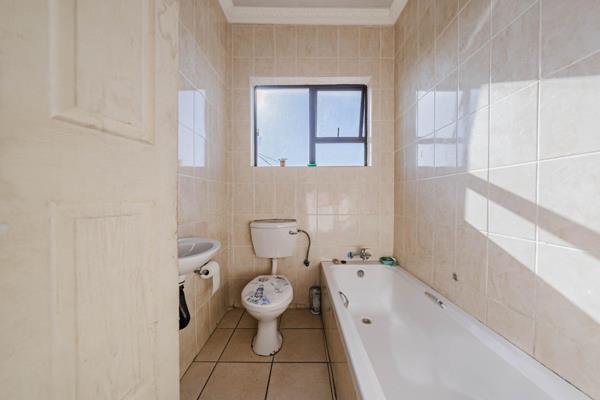 5 Bedroom Property for Sale in Ormonde Gauteng